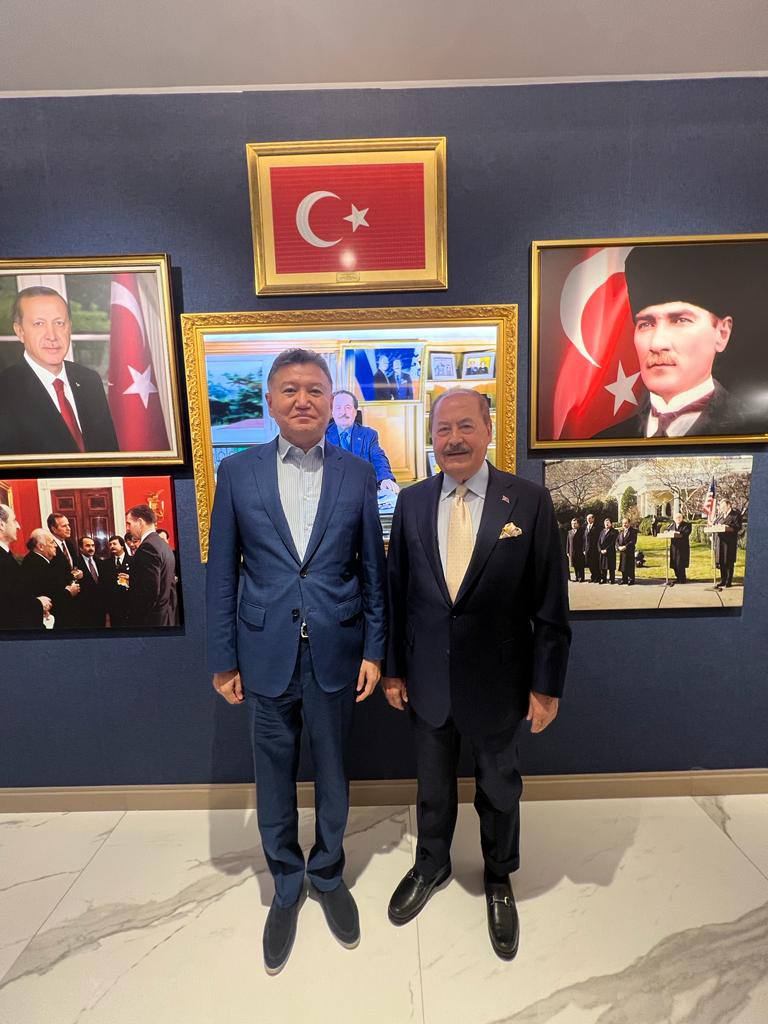 1.Ilyumzhinov pribyl s rabochim vizitom v Stambul Turciyajpg