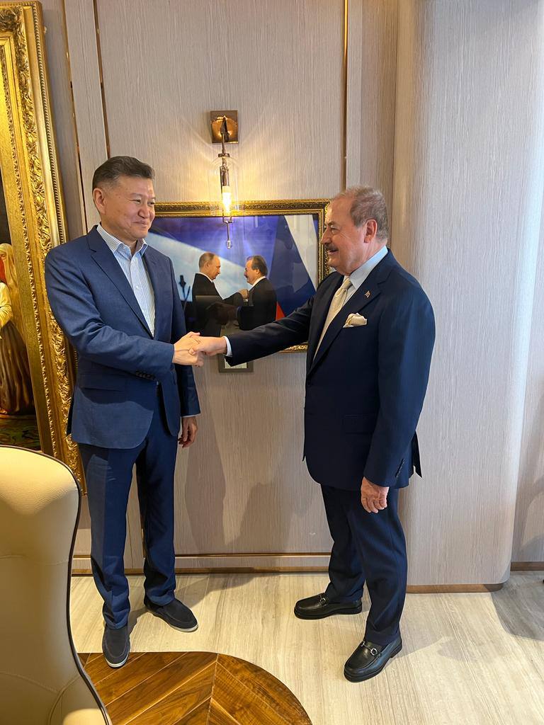 2Ilyumzhinov pribyl s rabochim vizitom v Stambul Turciya