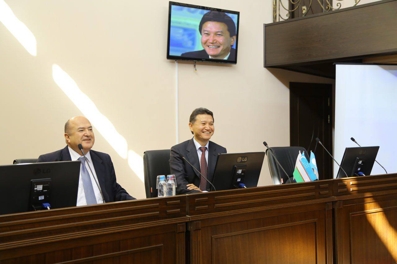 pozdravleniya uzbekov